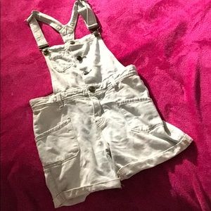 Has buttons that's are removable. Short.